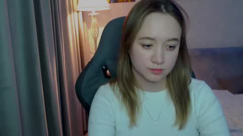 Snapshot of _lalune_ chatting on 02.20.25 _lalune_ online show from 02.20.25