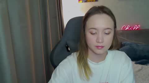 Snapshot of _lalune_ chatting on 03.01.25 _lalune_ online show from 03.01.25