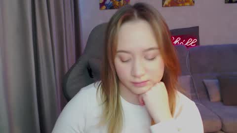 Snapshot of _lalune_ chatting on 03.03.25 _lalune_ online show from 03.03.25