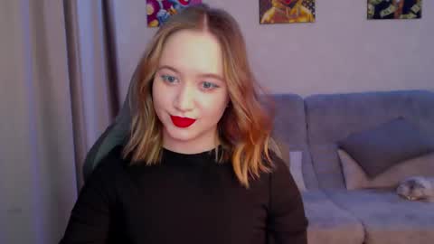 Snapshot of _lalune_ chatting on 03.04.25 _lalune_ online show from 03.04.25