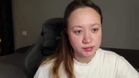 _lalune_ online show from 12.18.25