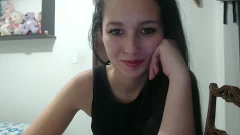 Snapshot of _laureneyes chatting on 12.19.25 Lauren 3 online show from 12.19.25