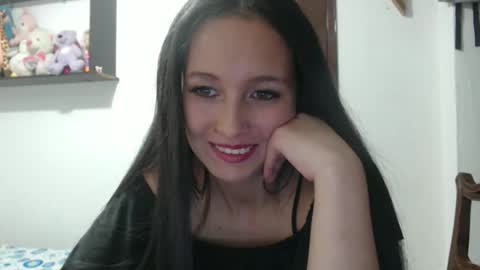 Snapshot of _laureneyes chatting on 12.20.25 Lauren 3 online show from 12.20.25