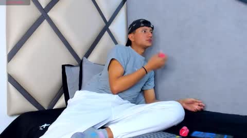 _leohot_ online show from 10.10.25