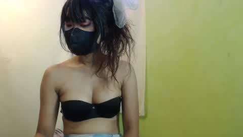 Snapshot of _lilies_gigi_ chatting on 02.19.25 _lilies_gigi_ online show from 02.19.25