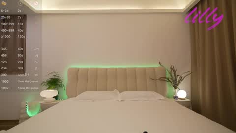 _lillilly_ online show from 09.13.25