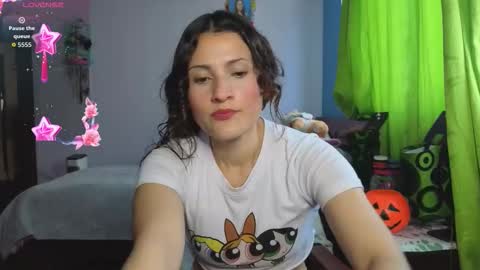 Snapshot of _lindasy_ chatting on 10.15.25 Lindasy online show from 10.15.25