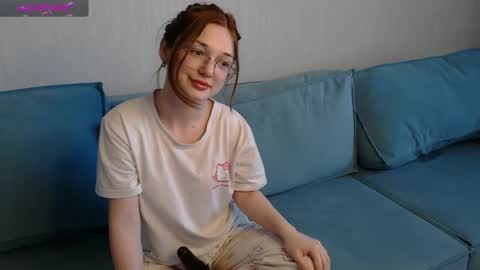 Snapshot of _litle_viola chatting on 04.16.26 Viola online show from 04.16.26