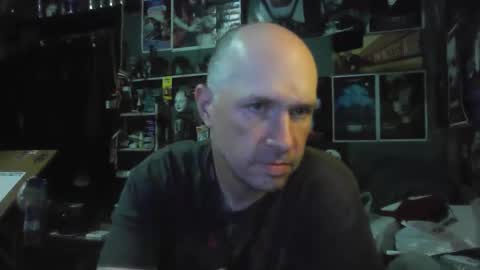 Snapshot of _longfellow chatting on 04.19.26 That guy online show from 04.19.26