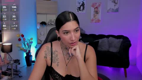 Snapshot of _louane_bour chatting on 01.15.25 Laura Independent Model online show from 01.15.25