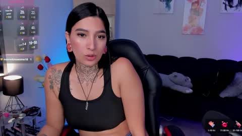 Snapshot of _louane_bour chatting on 01.28.25 Laura Independent Model online show from 01.28.25