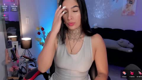 Snapshot of _louane_bour chatting on 02.05.25 Laura Independent Model online show from 02.05.25