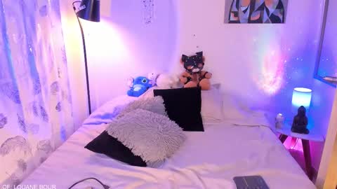 Snapshot of _louane_bour chatting on 02.25.26 Laura Independent Model online show from 02.25.26