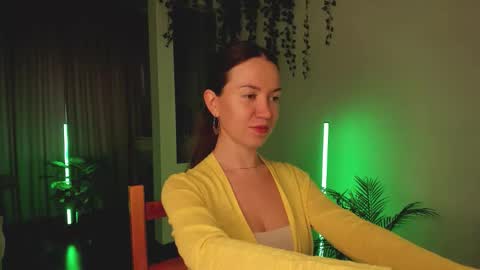 Snapshot of _lovely_lady chatting on 10.19.25 Alice online show from 10.19.25