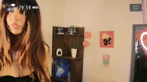 Snapshot of _lucy_white_ chatting on 11.26.25 Lucy online show from 11.26.25