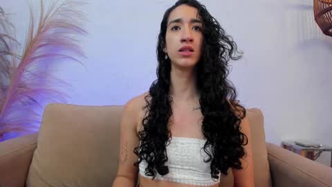 Snapshot of _luna_dupont_ chatting on 01.04.25 Luna online show from 01.04.25