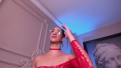 Snapshot of _luna_dupont_ chatting on 01.18.25 Luna online show from 01.18.25