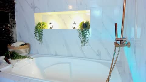 Snapshot of _luna_dupont_ chatting on 02.04.25 Luna online show from 02.04.25