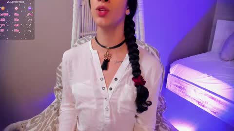 Snapshot of _luna_dupont_ chatting on 02.28.25 Luna online show from 02.28.25