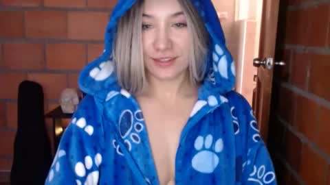 _lunablondie_ online show from 01.10.25