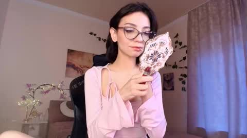 Snapshot of _lunara_adams_ chatting on 10.12.25 Luna online show from 10.12.25