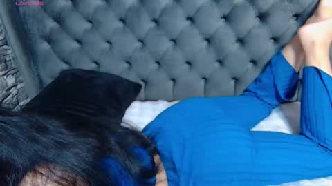  Mari  online show from 11.25.25