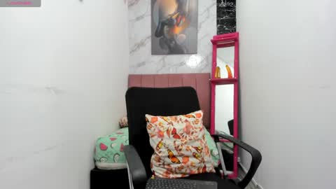 Snapshot of _marisol_ chatting on 01.27.25 Mikoto Alexia online show from 01.27.25