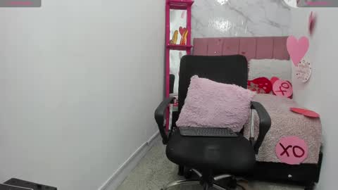 Snapshot of _marisol_ chatting on 02.19.25 Mikoto Alexia online show from 02.19.25