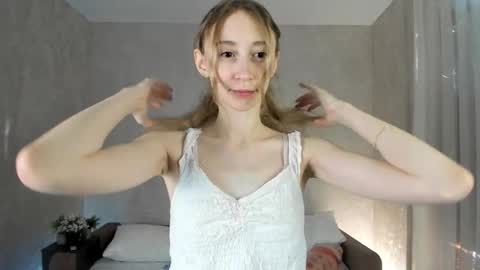  Gwen  online show from 10.26.25