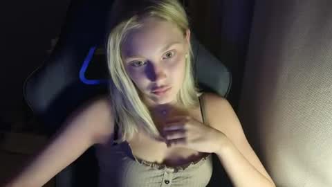 Snapshot of _mayaroberts chatting on 07.29.26 Im Cassy online show from 07.29.26
