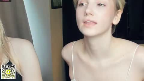Snapshot of _medal_of_horny_ chatting on 06.18.26 Elva and Kate online show from 06.18.26