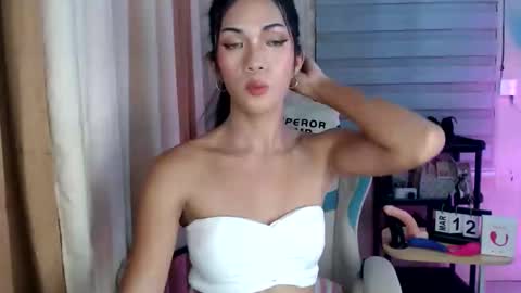 Snapshot of _mellyxxx chatting on 03.12.26 Melly online show from 03.12.26