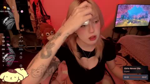 Snapshot of _meowmiko__ chatting on 12.13.24 miko3 online show from 12.13.24