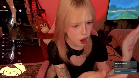 Snapshot of _meowmiko__ chatting on 12.13.24 miko3 online show from 12.13.24