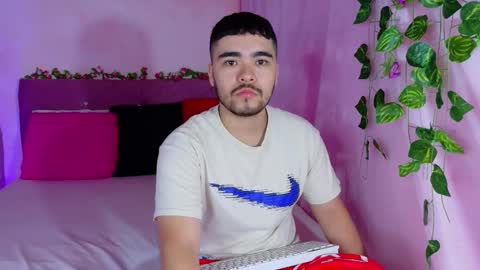  Mia y Mike  online show from 11.06.25