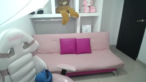  Mia  online show from 01.18.25