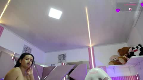  Mia  online show from 09.15.25