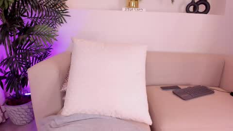 Snapshot of _miamonroee_ chatting on 05.28.26 Mia online show from 05.28.26