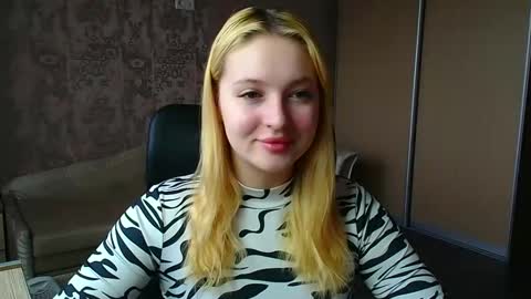 Snapshot of _mila_la_ chatting on 04.27.26 Melanie online show from 04.27.26