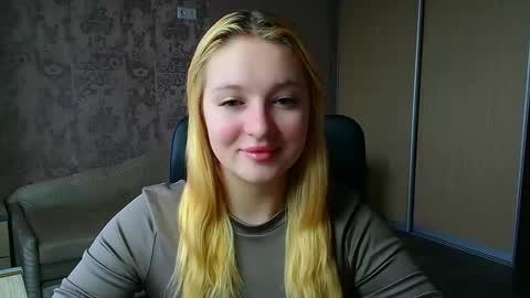 Snapshot of _mila_la_ chatting on 05.11.26 Melanie online show from 05.11.26