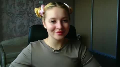 Snapshot of _mila_la_ chatting on 05.16.26 Melanie online show from 05.16.26