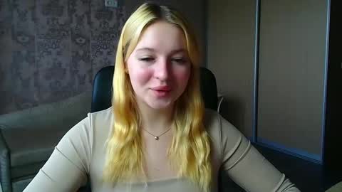 Snapshot of _mila_la_ chatting on 05.18.26 Melanie online show from 05.18.26
