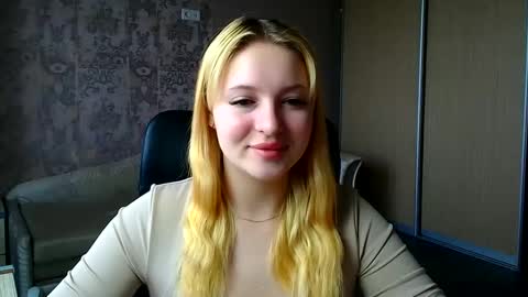Snapshot of _mila_la_ chatting on 05.20.26 Melanie online show from 05.20.26