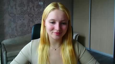 Snapshot of _mila_la_ chatting on 06.04.26 Melanie online show from 06.04.26
