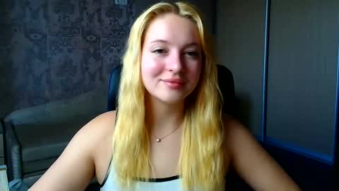 Snapshot of _mila_la_ chatting on 06.08.26 Melanie online show from 06.08.26