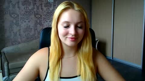 Snapshot of _mila_la_ chatting on 06.09.26 Melanie online show from 06.09.26