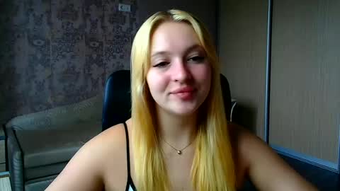 Snapshot of _mila_la_ chatting on 06.15.26 Melanie online show from 06.15.26