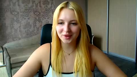 Snapshot of _mila_la_ chatting on 06.18.26 Melanie online show from 06.18.26