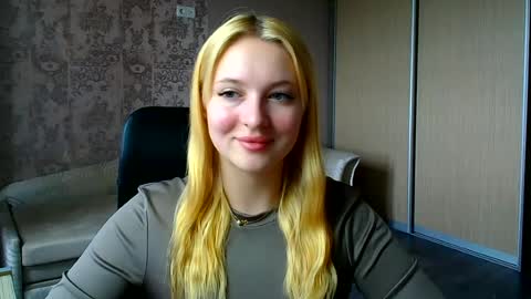 Snapshot of _mila_la_ chatting on 06.19.26 Melanie online show from 06.19.26