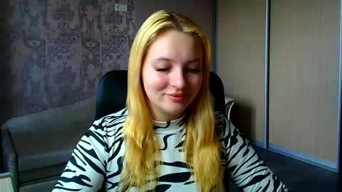 Snapshot of _mila_la_ chatting on 06.20.26 Melanie online show from 06.20.26